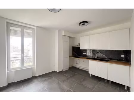 location appartement  m² t-3 à persan  820 €