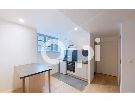 location appartement  36.5 m² t-2 à saint-flour  325 €