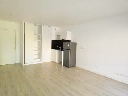 appartement de 42 m² situé dans un quartier prisé de vitré  ascenseur  balcon