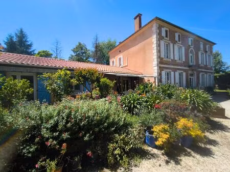 propriété de caractère xixe siècle au fort potentiel d’exploitation touristique gersois