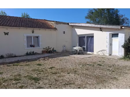 location maison  m² t-3 à sainte-gemme  950 €