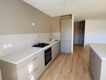 t3 rénové avec loggia