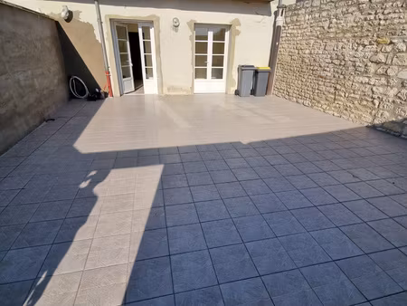 à liesse-notre-dame  appartement à louer avec sarl churchill