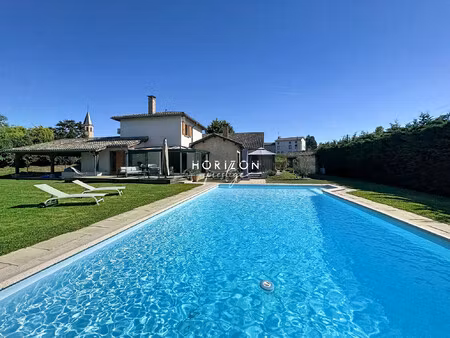 belleville : corps de ferme rénové 288 m2  piscine  garage