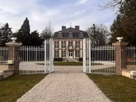 demeure historique de 13 pièces entièrement repensée pour off