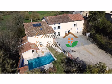 maison de village de 210 m2 terrain 1 214 m2 avec piscine