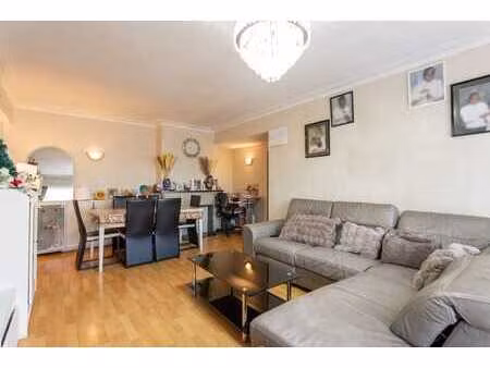 apartement avec 2 chambres  terrasse et une cave à anderlec