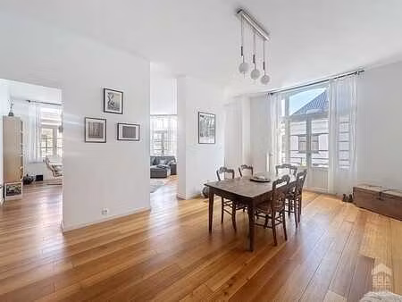 appartement 2 chambres avec balcon à louer à ixelles