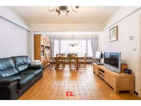 spacieux appartement avec 2 chambres à coucher et garage ...