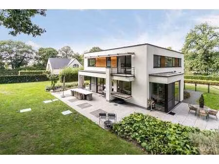 une villa unique dans un emplacement de choix !