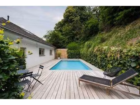 maison moderne avec piscine