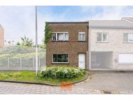 te renoveren woning met 3 slaapkamers