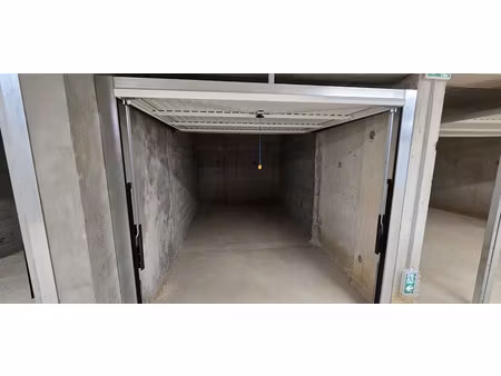 location parking 13.27 m² à ajaccio (20000)  120 €