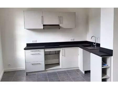 location appartement  m² t-3 à roquefort  500 €