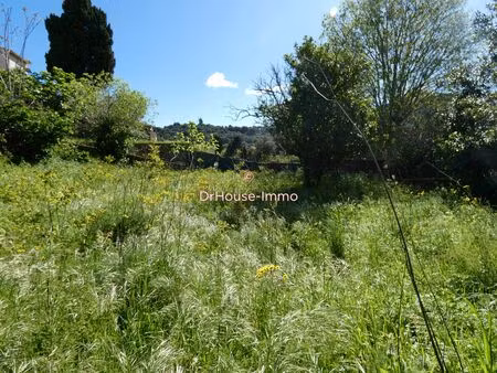 terrain constructible de 1555 m² avec cazot