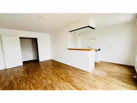 appartement t2 avec balcon lac de maine 54 m²