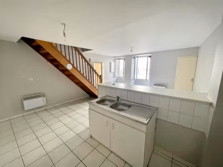 les essarts en bocage  t2 en duplex   de 50m2 en hyper cent