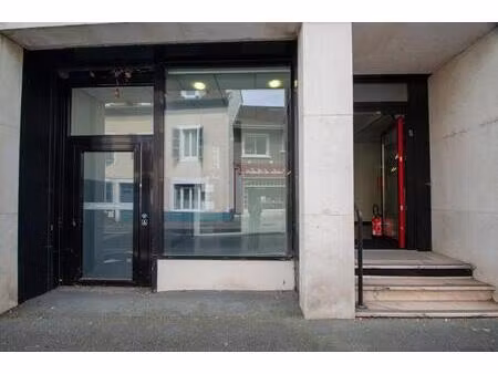 à louer – locaux professionnels rénovés à jurançon (64110) idéal cabinet médical  professi