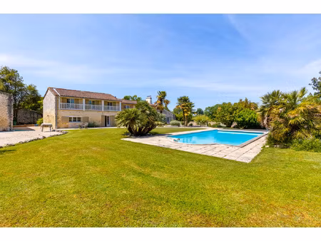 maison familiale de caractère 370 m2 piscine 8000 m2 d