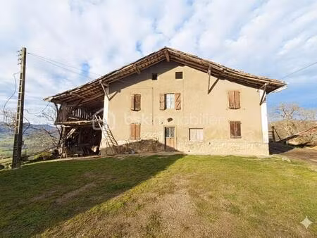 corps de ferme de 136 m² à la bastide-de-serou