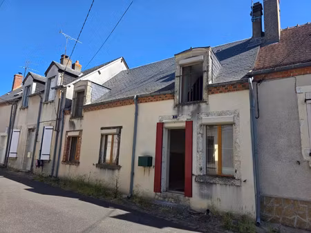 maison de village de 89m2 rénovée  2 chambres  cour fermée
