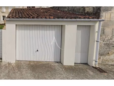 location parking / box 1 pièce  20.00m²  saintes