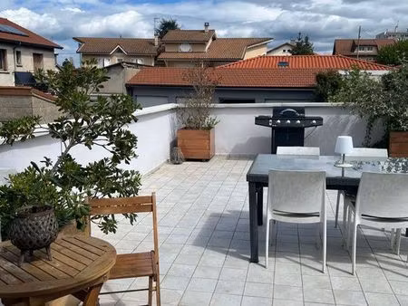 à louer meublé 55m2 terrasse et garage