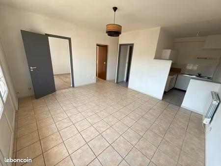 dreux appartement f2 1er etage avec parking