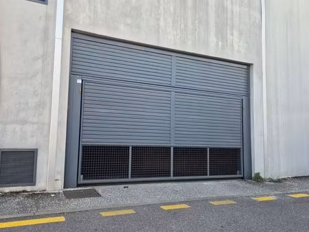 garage fermé (box) en sous-sol sécurisé la ravoire