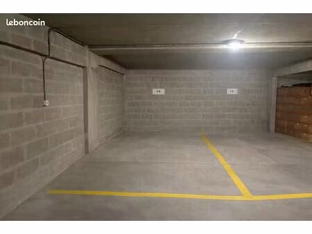 parking sécurisé paris 7e invalides – accès monte-voiture – disponible immédiat