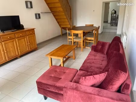 location maison dans centre bourg avec cour