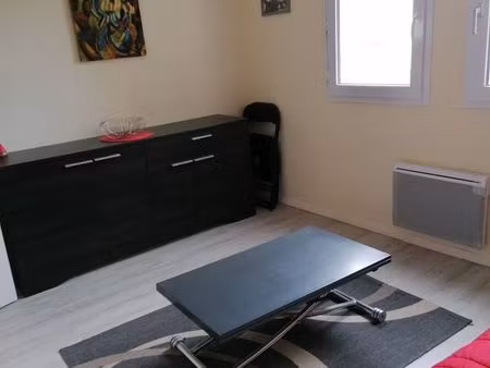 location studio meublé