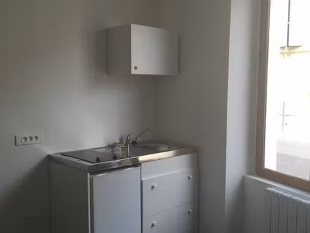 studio 19m² – centre ville de lambesc – libre de suite
