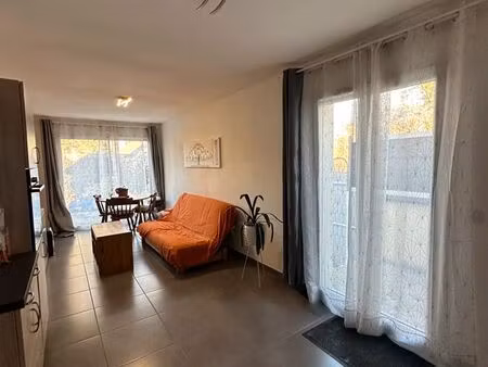 appartement t2 bis — 45 m² avec cour privée