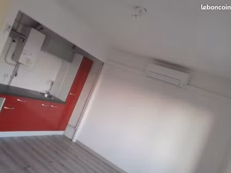 a louer f2 loft ensoleille avec cave et parking prives