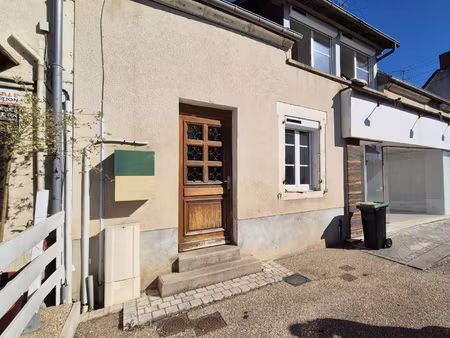 a louer au coeur de jouet sur l'aubois  avec tous commerces