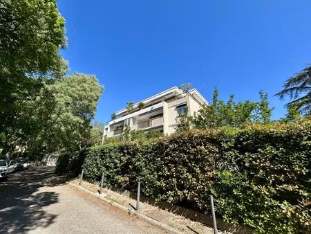 location nîmes : t5 de 101 m2 résidence de standing 'les 3