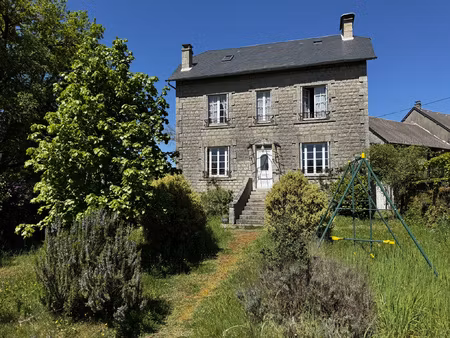 charmante maison de caractère au coeur des monédières