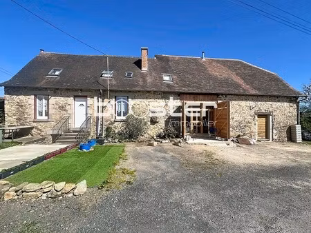 charmante fermette rénovée avec dépendances et grand terrain sur la commune du chalard