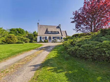 pont l' abbé - maison t7 sur un grand terrain constructible