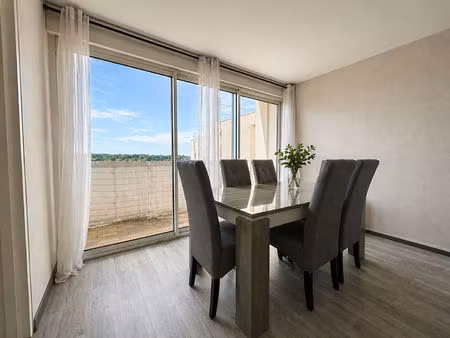 appartement t3 lumineux avec loggia à dammarie-les-lys