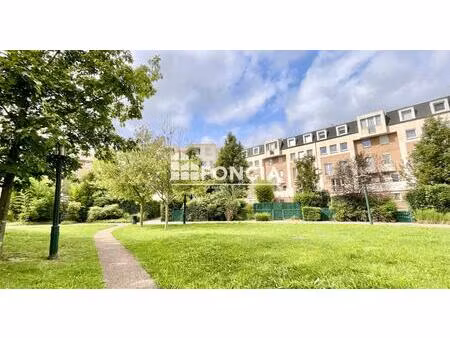 2 pieces de 54 m2 avec parking