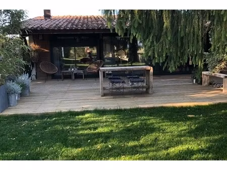 charmante maison de plain-pied - 4 chambres - parc arboré - piscine