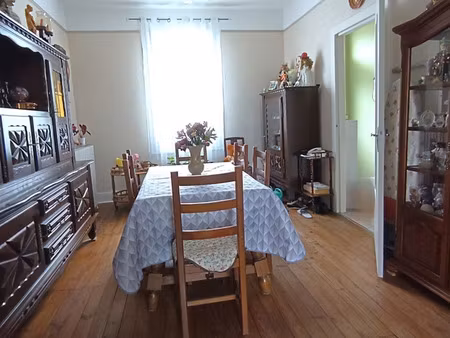 maison 68 m2 – 1 chambre – terrain 600 m2– garage – dépendances à puy guillaume (63)