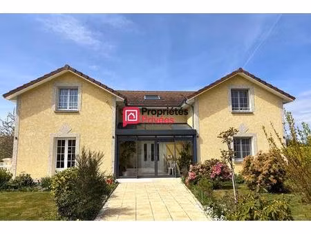 belle propriété t7 de 231m²  terrain de 6905m² avec un étang aux richards 63780 à vendre