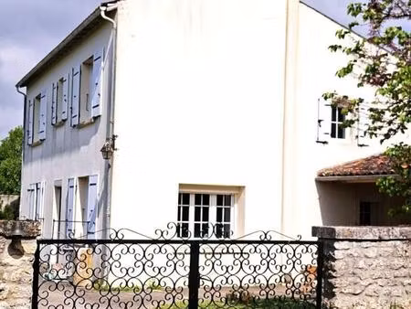 maison saint savinien17350 189 m2 + garage et dépendances