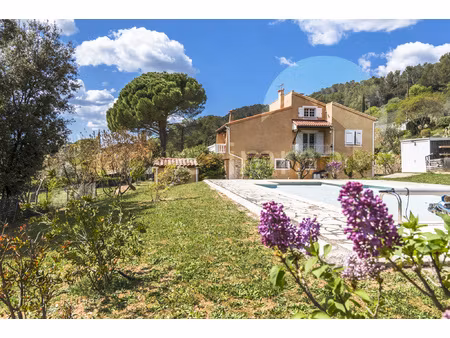 villa renovée de 210 m2 sur 2880 m2 de terrain avec piscine
