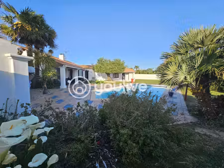 villa 131 m2 - terrain 1340 m2 - piscine - sables-d'olonne -
