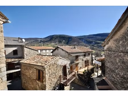 dpt alpes de haute provence (04)  à vendre proche annot maison de village en pierres 3 piè