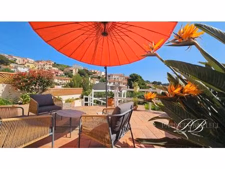 port vendres - villa 3 faces avec vue  terrasses et garages